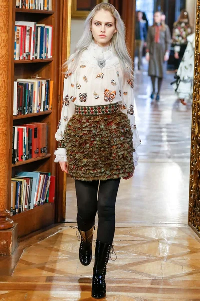 Look 49